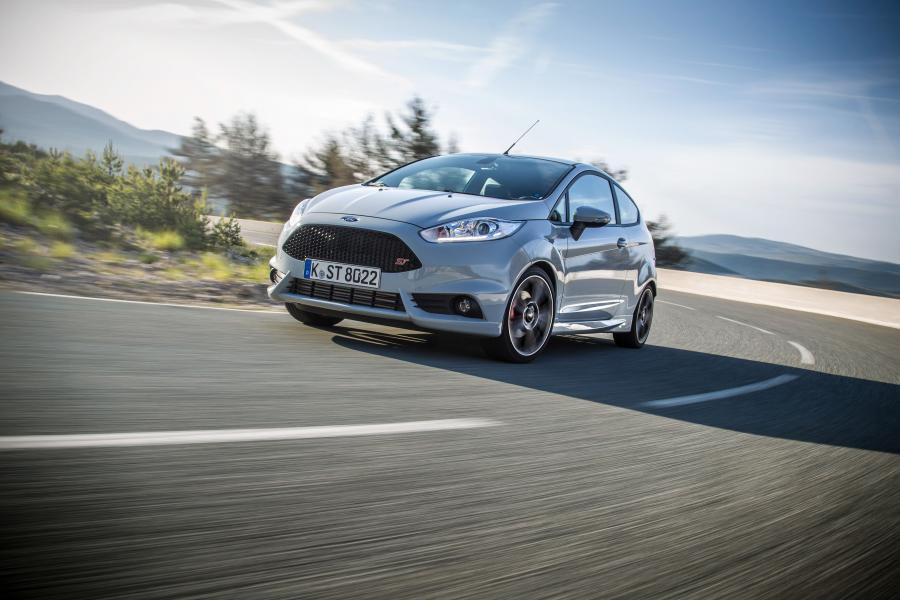  Ford Fiesta ST200 2016 года  (фото 17 из 36)
